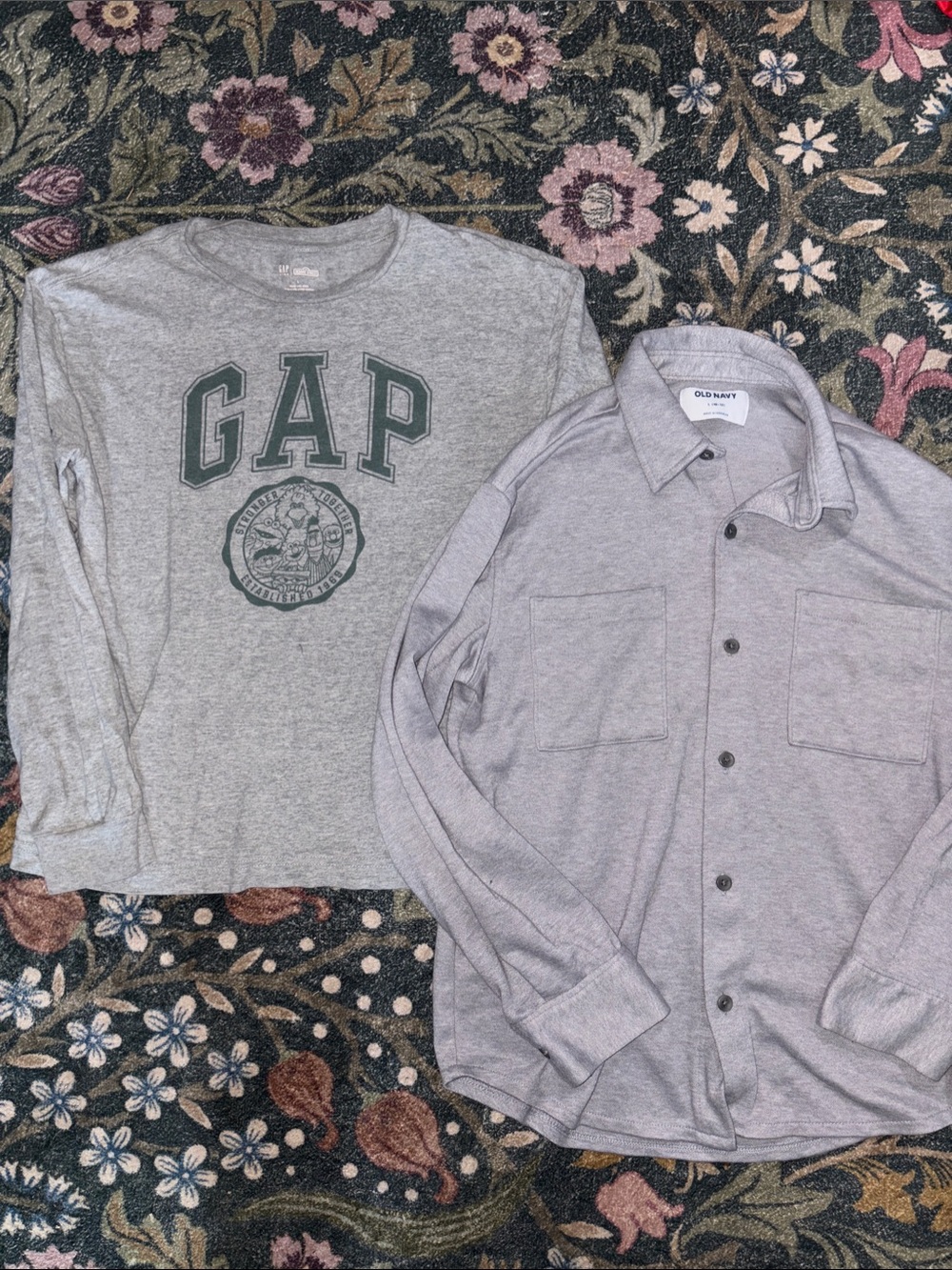 GAP Light Gray Long-Sleeve Logo Tee